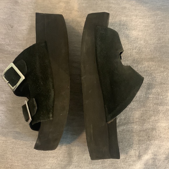 Sandals - Picture 2 of 6